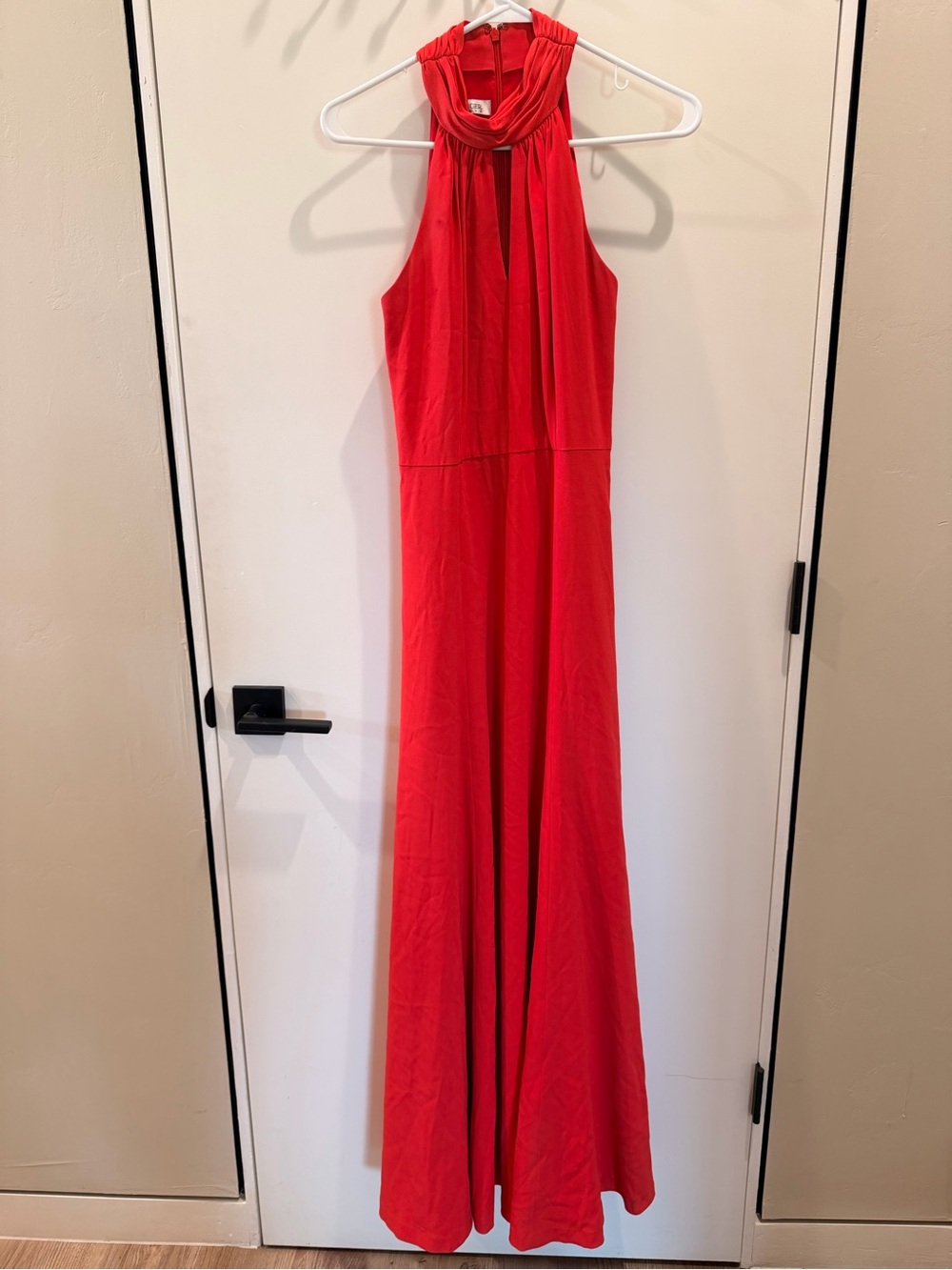 ✨ Elegant Kay Unger Red Halterneck Keyhole Maxi Gown ✨